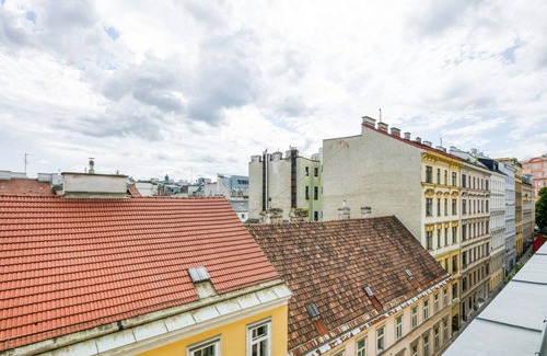Mariahilf Apartment | Lovely Mariahilf 1BR w/Elevator + Terrace, near park, U4, by Blueground