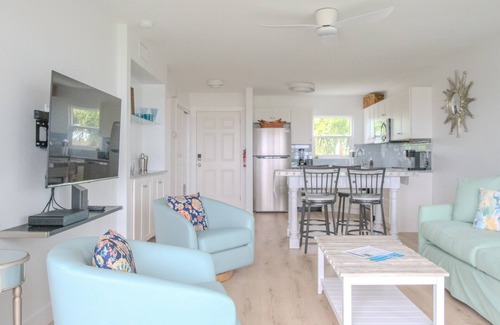 Oakland Hills House | Lovely Midcentury House on GC near Boca Grande