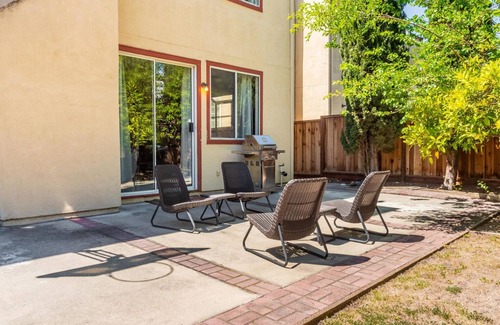 Milpitas House | Lovely Milpitas 4BR w/Backyard, nr Mall & Groceries, by Blueground