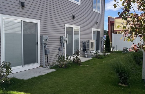 Traverse City House | Lovely, modern townhome located in the heart of Traverse City
