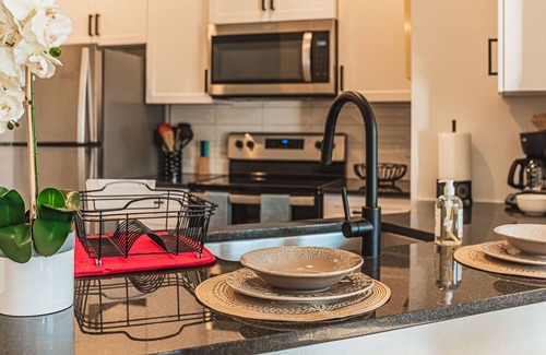 Colorado Springs Apartment | Lovely Modern Chic Cozy very clean enviornment