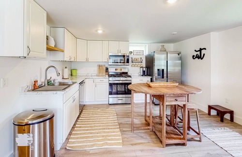 Morrisville House | Lovely mountain home with private swimming pond & washer/dryer - dogs welcome