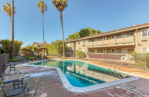 Old Mountain View Apartment | Lovely Mountain View 2BR w/Pool & Patio, nr Caltrain, by Blueground