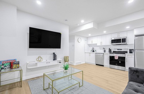 Calgary Apartment | Lovely new 2 bedroom apartment.15 mins to Airport