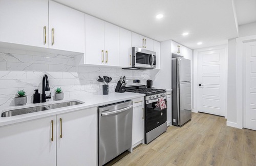 Calgary Apartment | Lovely new 2 bedroom apartment.15 mins to Airport