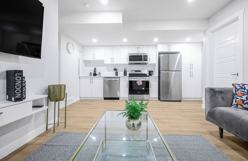 Calgary Apartment | Lovely new 2 bedroom apartment.15 mins to Airport