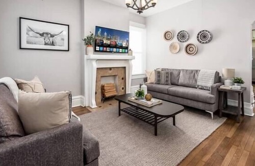 Olde Towne East House | LOVELY *NEW* 4BR IN OLDE TOWN EAST l FREE PARKING