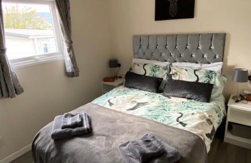 Cove Resort | Lovely new caravan by Loch Long
