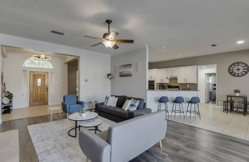 South Arlington House | Lovely oasis with a pool, hot tub, gym and sauna!