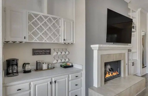 South Arlington House | Lovely oasis with a pool, hot tub, gym and sauna!