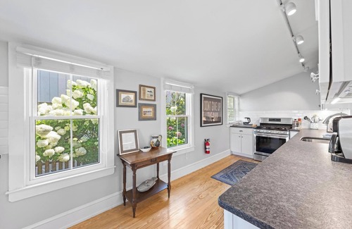 Beach Haven Apartment | Lovely Oceanside Apartment In Historic Home
