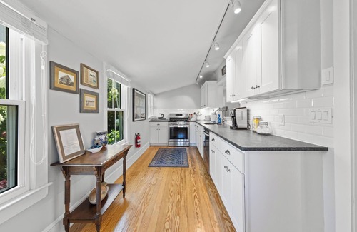 Beach Haven Apartment | Lovely Oceanside Apartment In Historic Home