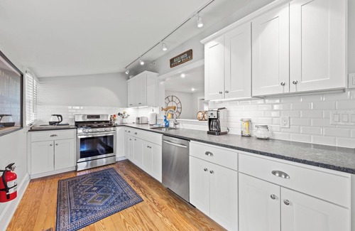 Beach Haven Apartment | Lovely Oceanside Apartment In Historic Home