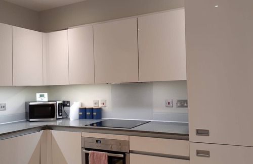 Brentwood Apartment | Lovely One Bed Flat & Parking Heart of Brentwood, Close to Station & High Street