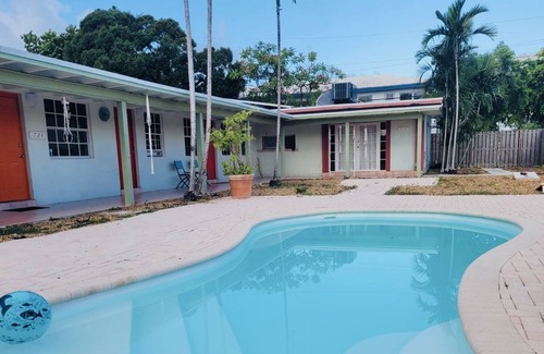 Flagler Village House | Lovely One Bedroom with Kitchen Near the Beach In Fort Lauderdale