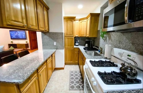 Queens Apartment | Lovely one bedroom apartment with double bed, ac and wifi. Near to Manhattan