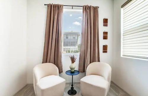 Highland Park House | Lovely One Bedroom Apartment Near Downtown