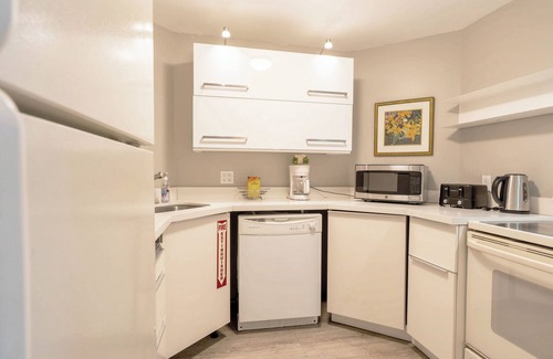 Galt Mile Condo | Lovely Partial Oceanview Condo at Ocean Manor Resort One bedroom