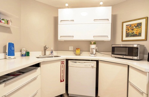 Galt Mile Condo | Lovely Partial Oceanview Condo at Ocean Manor Resort One bedroom