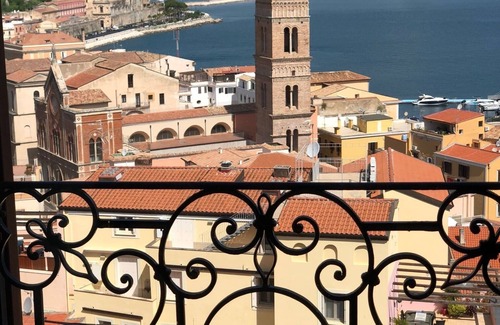Gaeta House | Lovely Penthouse Suite