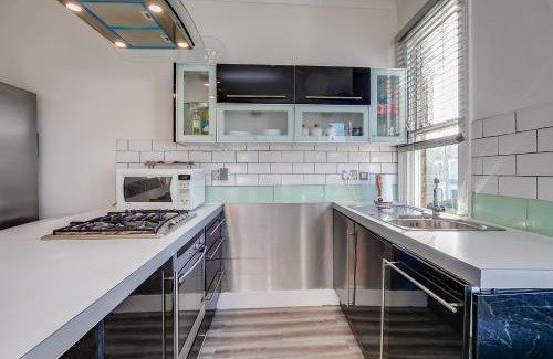 Northcote Apartment | Lovely place, perfect for family and business travellers ideally located between the commons