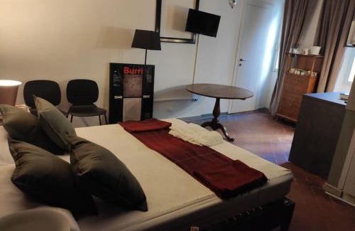 Santo Spirito Apartment | Lovely portion of property near Piazza Santo Spirito