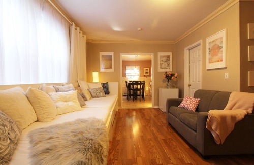 North Ironbound Apartment | Lovely Private 2 bedroom Apartment near Pru Center and train to NYC