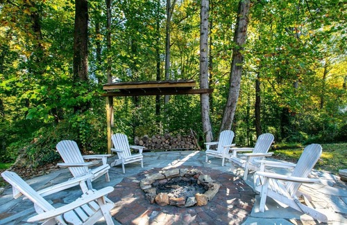 Asheville Apartment | Lovely Private Apt w/Hot Tub & King