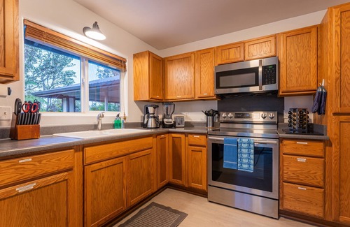 Volcano House | Lovely Private Home 5 minutes to Hawaii Volcanoes National Park