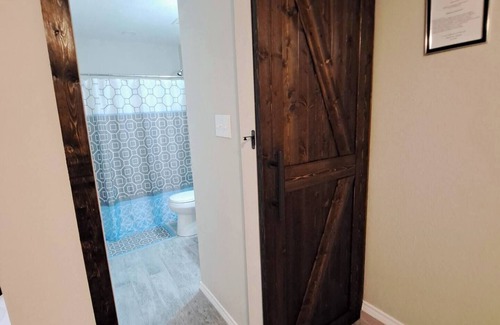 Lewisville Apartment | Lovely & Private Studio Apt @NorthDFW by I-35 Fwy. Free W&D Stays 30+ days only