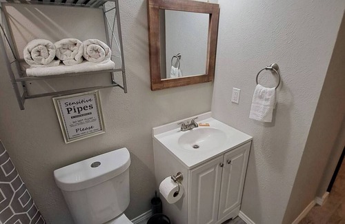 Lewisville Apartment | Lovely & Private Studio Apt @NorthDFW by I-35 Fwy. Free W&D Stays 30+ days only