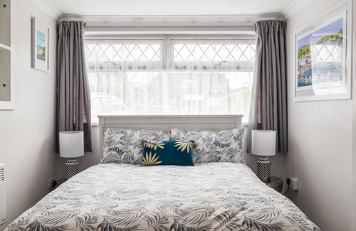 Cliftonville Cottage | Lovely quaint property very close to the beach, ideal for a romantic weekend or week by the beach.