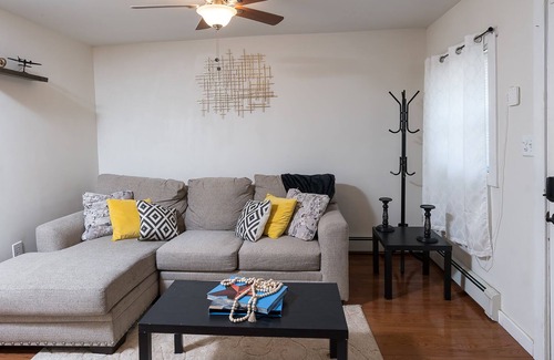 Cohoes House | Lovely, quiet 2 bed 1 bath home