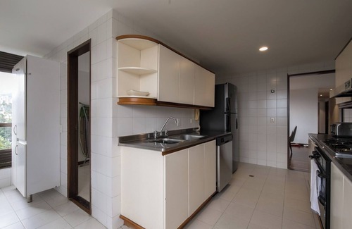 Las Lomas I Apartment | Lovely, Quiet 3-bedroom apartment with big balcony in El Poblado