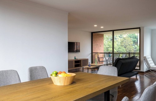 Las Lomas I Apartment | Lovely, Quiet 3-bedroom apartment with big balcony in El Poblado