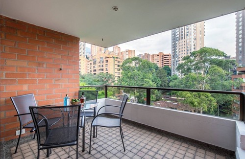 Las Lomas I Apartment | Lovely, Quiet 3-bedroom apartment with big balcony in El Poblado