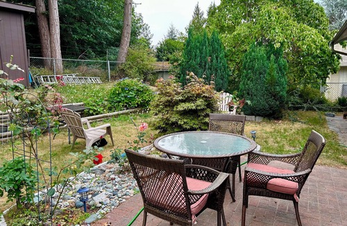 Regional District of Nanaimo House | Lovely, quiet Qualicum Beach home available longer-term at a reduced rate