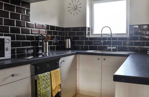 Hopton Cottage | Lovely quiet site close to the beach with restaurant and pub on site.