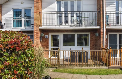 Hopton Cottage | Lovely quiet site close to the beach with restaurant and pub on site.