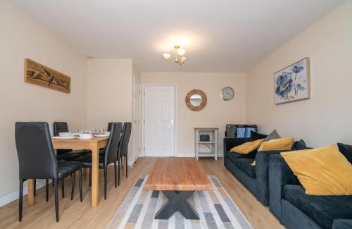 Tipton House | Lovely refurbed 4 bed house in Black Country