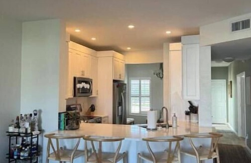 Pelican Bay Condo | Lovely & relaxing summer condo with lake view-Pelican Bay