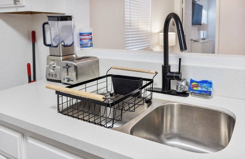 North Long Beach Apartment | Lovely Retreat in Long Beach