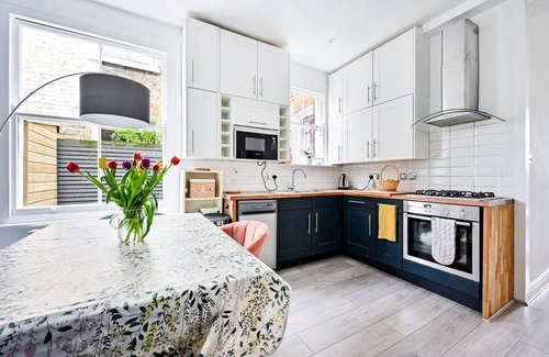 Askew Apartment | Lovely retreat with garden in London