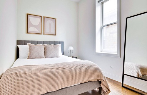Noble Square Apartment | Lovely River West 2BR, 4 blocks from Blue Line, by Blueground