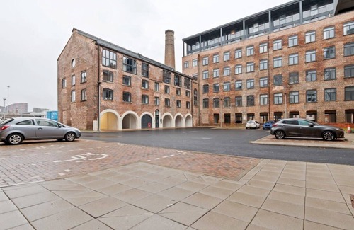 Leeds Apartment | Lovely Riverside 2 Bed Apartment
