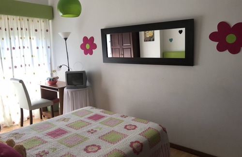 Santo Antonio dos Olivais Apartment | Lovely room close to the University