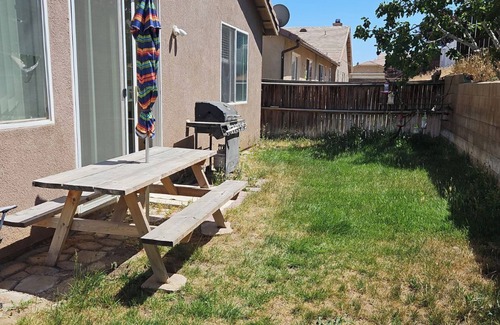Hesperia House | Lovely Room in Hesperia Close to Highway 3