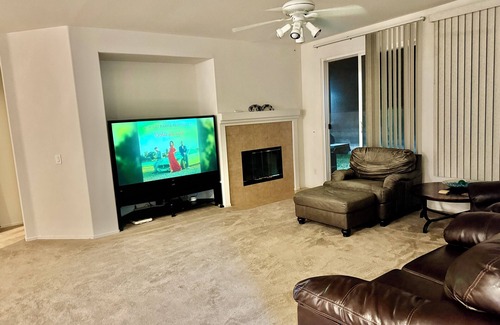 Hesperia House | Lovely Room in Hesperia Close to Highway 1