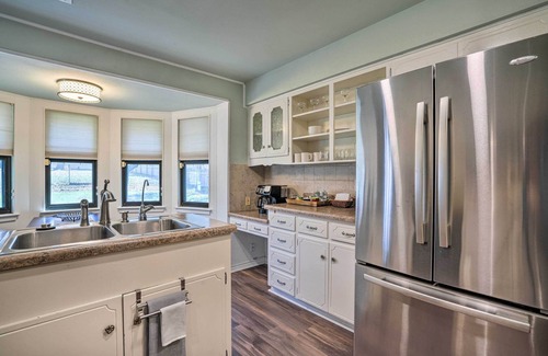 Vance Jackson House | Lovely San Antonio Home ~ 13 Mi to Downtown!
