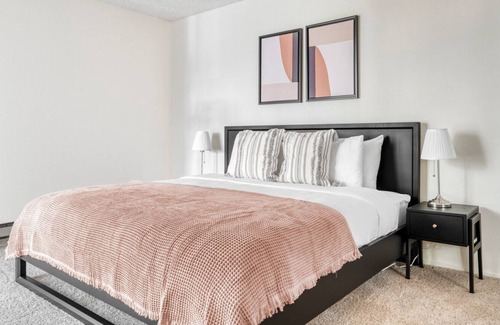 Central San Mateo Apartment | Lovely San Mateo 1BR w/ W/D, BBQ & Pool, nr Caltrain, by Blueground
